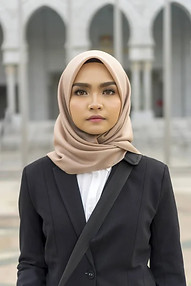 depositphotos_327387306-stock-photo-cute-malay-woman-wearing-hijab.jpg