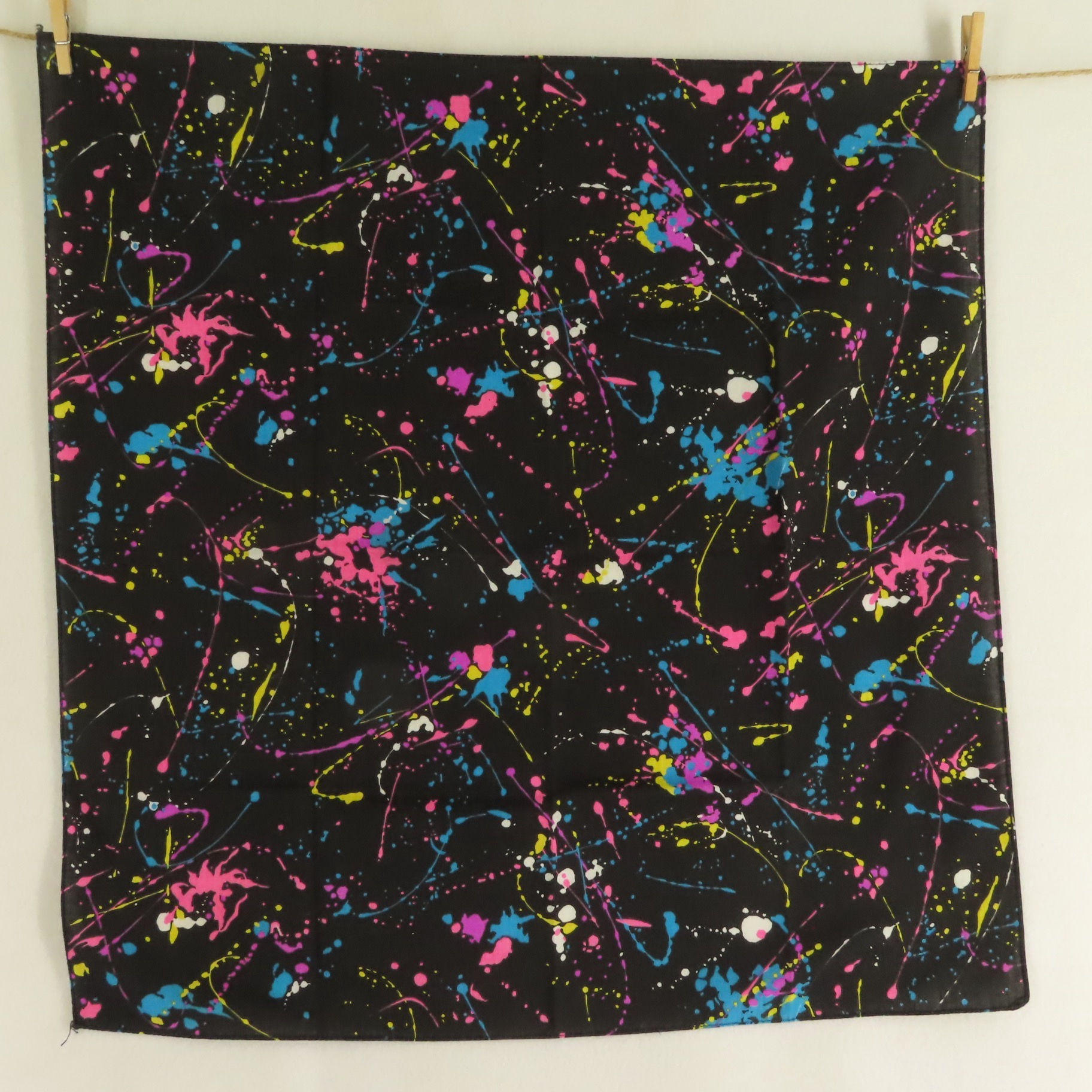 Vintage 80s bandana with spatter paint print