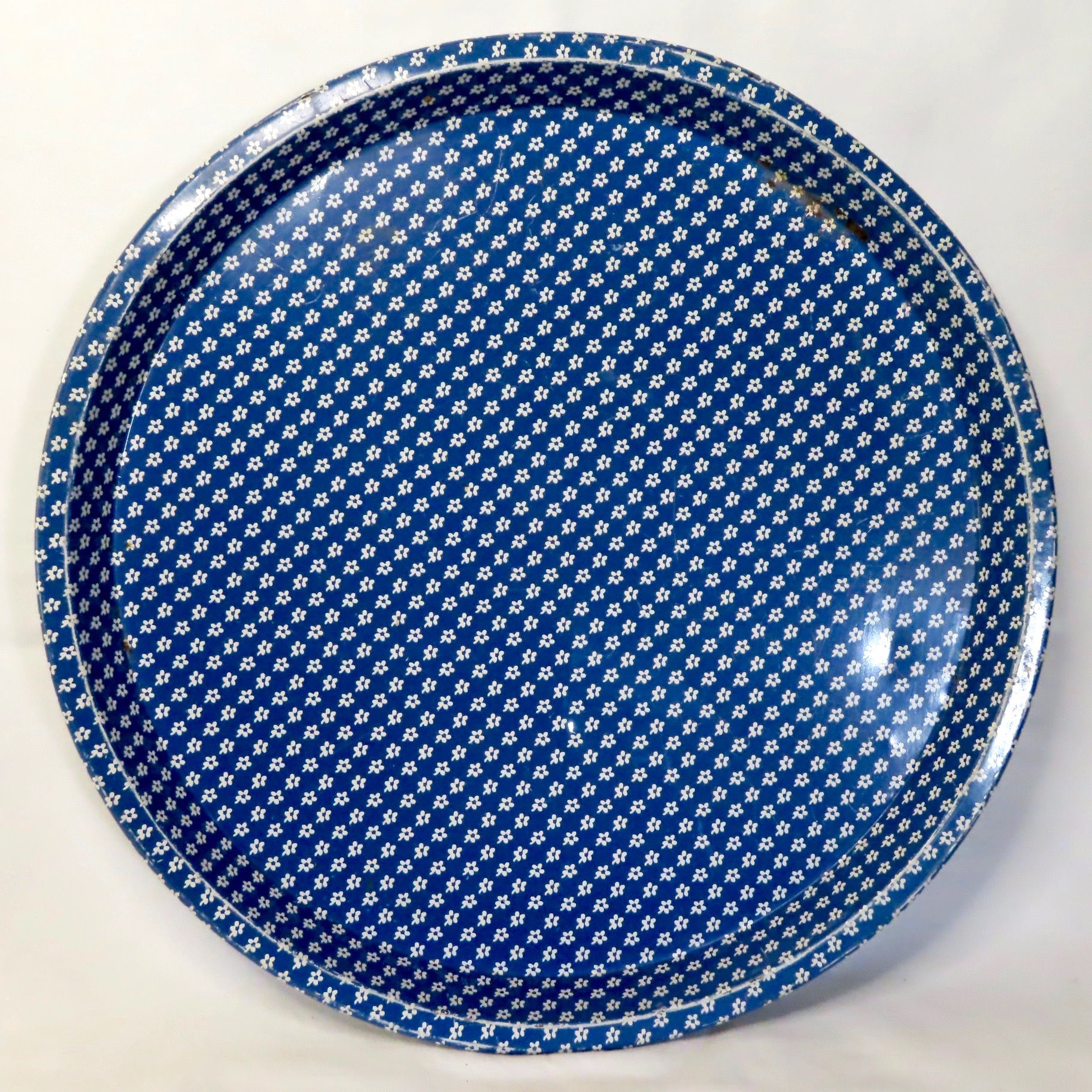 Sodahl blue and white floral round metal tray