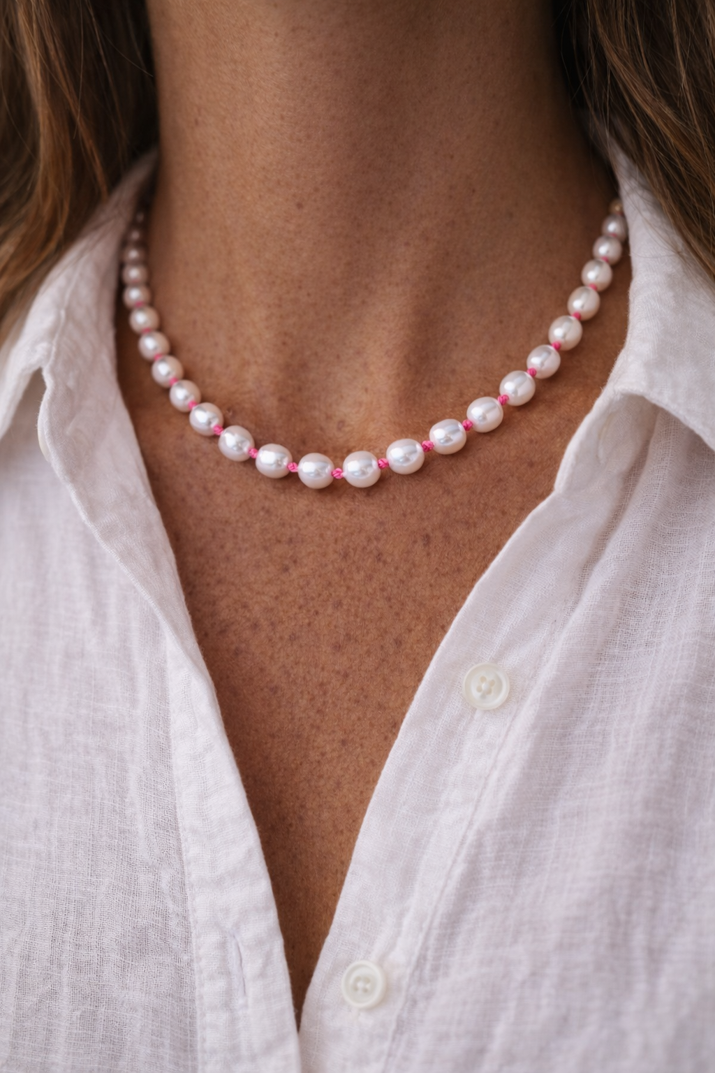 Collier JASMIN en Perles d'Eau douce Baroques, Fil rose fluo