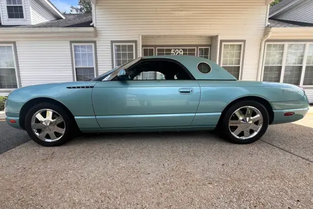 Thumbnail: 2002 Ford Thunderbird