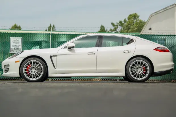 Thumbnail: 2011 Porsche Panamera 4S