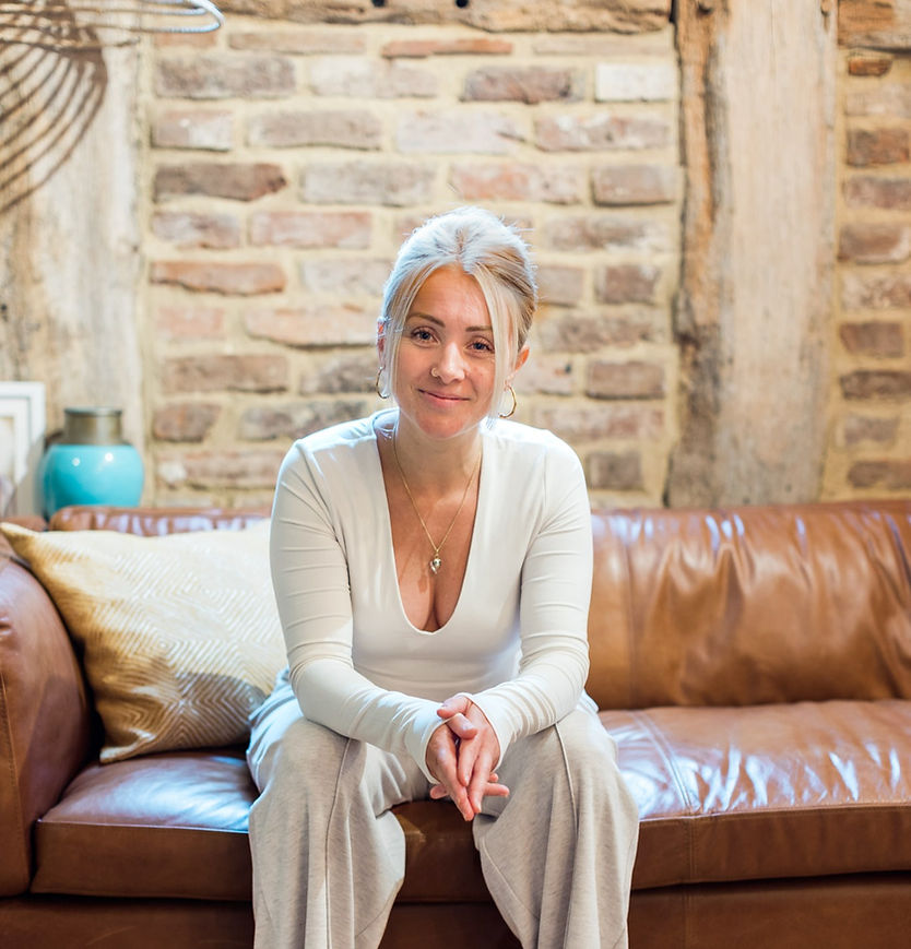 Emma_Jackson_Photography_Cotswolds_Aimee_Rai_web_4X2A6639_edited.jpg
