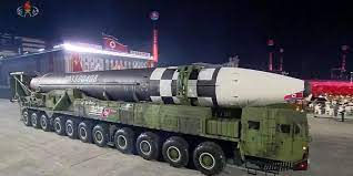 Kim mostra i muscoli, lanciato un nuovo missile ipersonico