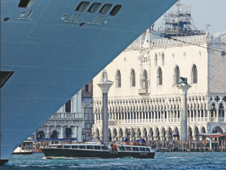 Via i colossi dalla Laguna