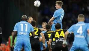 Il Napoli batte 3-1 il Como e conserva il primato solitario