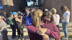 Sparatoria in una scuola cattolica di Minneapolis: morti due bambini di 8 e 10 anni, 17 i feriti. Il killer si è suicidato