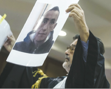 I vertici dietro la “manina”