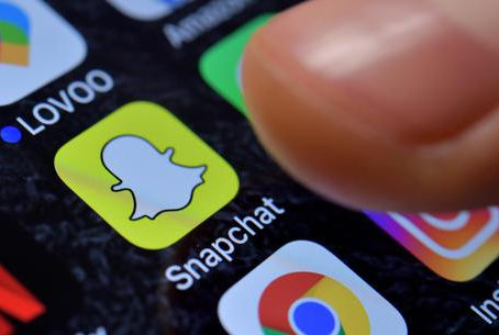 Snapchat come FB, crea raccolte dell'anno