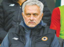 Roma: tutti contro Mou