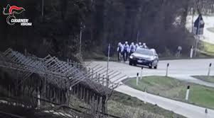 Spara a ciclisti per strada nel Veronese, dietro il gesto avversione verso le bici