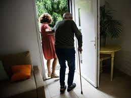 Badanti con falsi permessi di soggiorno, 19 arresti a Udine