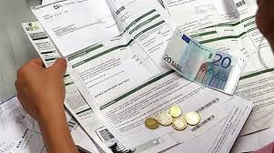 Energia/Calano le bollette della luce, aumentano quelle del gas