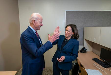 L'esordio Biden-Harris, 'restituire l'anima a Paese' Il 'ticket' debutta in Delaware. Trump attacca
