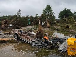 Alluvione in Texas, i morti salgono a 68 tra cui 21 bambini. Trump firma la dichiarazione di disastro
