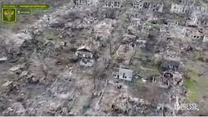 Ucraina: drone mostra villaggio Novotoshkivka raso al suolo