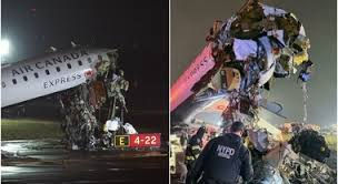 Usa, scontro in pista tra un aereo e un veicolo all’aeroporto LaGuardia di New York: due vittime