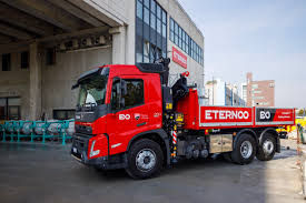 Eternoo potenzia flotta con 25 nuovi Volvo FMX equipaggiati con gru Fassi