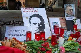Una dichiarazione congiunta di cinque paesi europei: “Navalny è stato ucciso dalla Russia con una potente sostanza tossica”. Mosca: “Bufala occidentale”