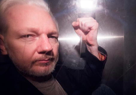 Giudice Gb nega l'estradizione di Assange negli Usa