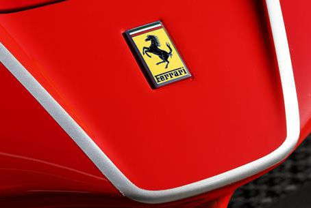 Ferrari, +14% utile e target al rialzo
