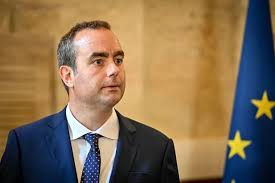 Francia, Sebastien Lecornu nominato da Macron nuovo primo ministro “Obiettivo stabilità”