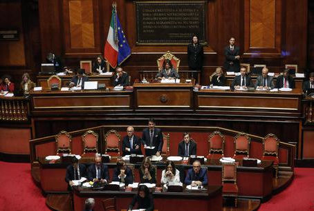 Covid, Conte al Senato: 'No a chiusure generalizzate, la scuola rimarrà in presenza'