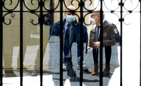 In arrivo un milione di dosi. Calano casi e morti in Rsa