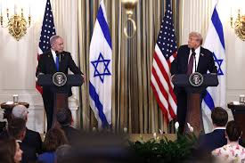 Trump presenta il piano globale per la pace a Gaza: “Netanyahu lo ha accettato, se Hamas non lo farà Israele avrà carta bianca”