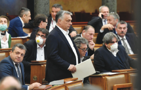 Orban assume i pieni poteri