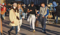 Via le mascherine e si torna a ballare