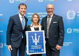 Un francobollo speciale per celebrare il centenario del Tridente Maserati