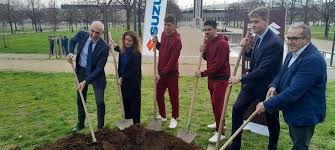 Si allarga il “Bosco diffuso Suzuki”, 29 nuovi aceri donati alla città di Torino