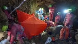 Salvato lo speleologo bloccato a 120 metri profondità nel cuneese