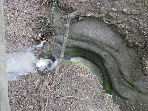 27 geologicky utvar v skalnej strbine.jpg