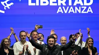 Vitória do partido de Milei consolida avanço. | Fotografia: AFP