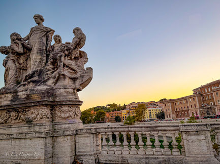 IMG_6742 -Beautiful status on the Ponte Vittorio 