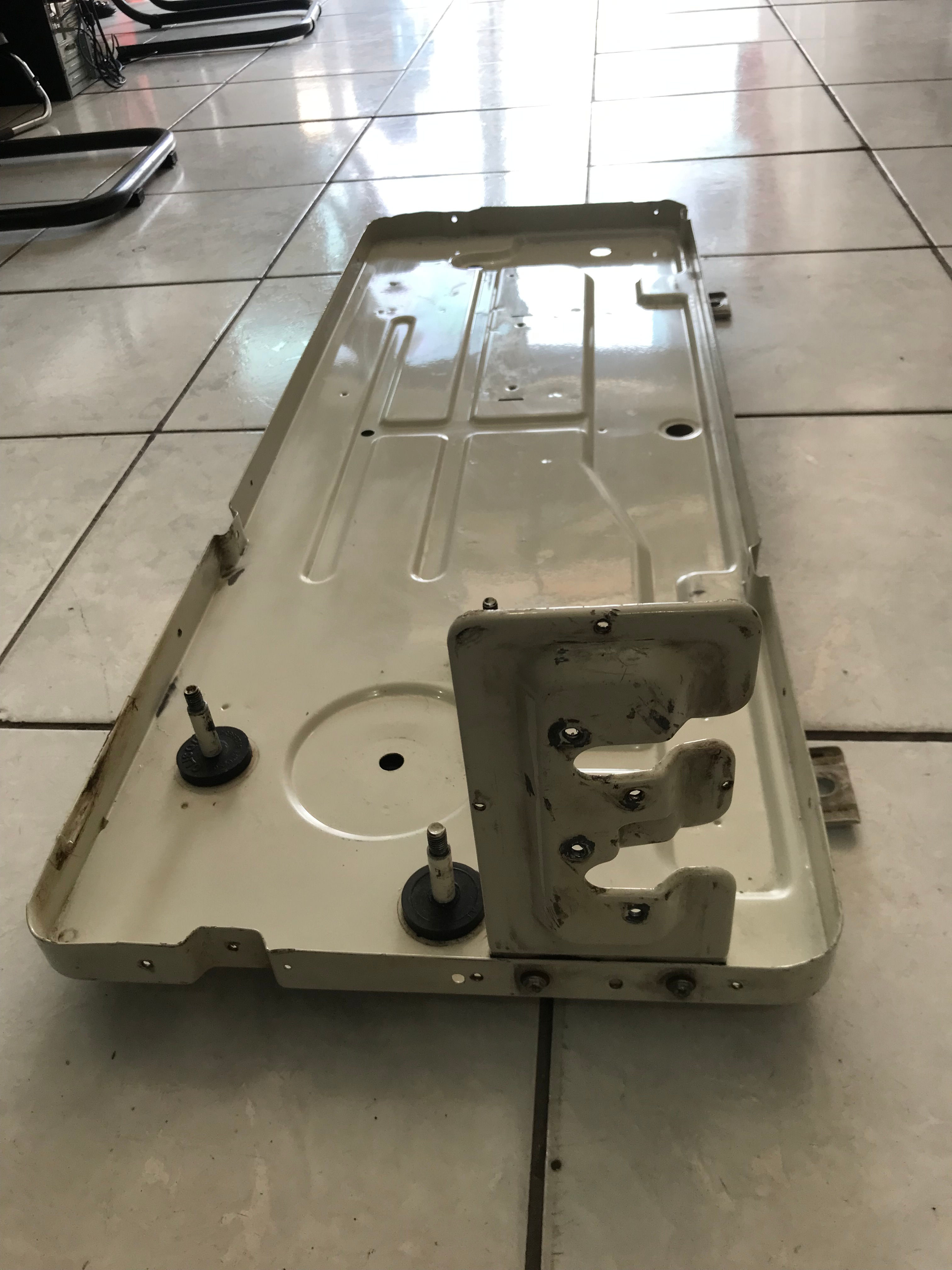 Base de sustentação da Cond. Split Hi-Wall Elgin 30.000Btu/h mod.cd.SRFE 30000-2