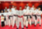 Adultes qui font du kung fu