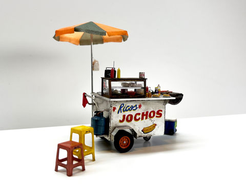 Carrito de jochos callejero hot dogs miniatura, rotulo a mano escala 1 a 24