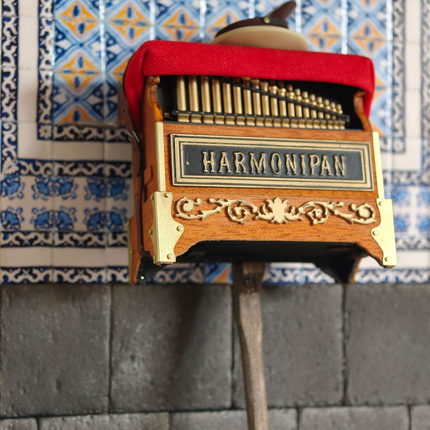 Detalle de acercamiento del organillo tradicional de la Ciudad de México