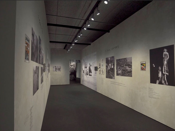 Hallway exhibition Installation view: Sueño Perro: Instalación Celuloide de Alejandro G. Iñárritu, Fondazione Prada, Milan, 2026.