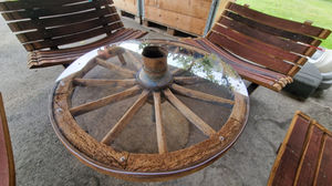 Table avec roue de charrue 