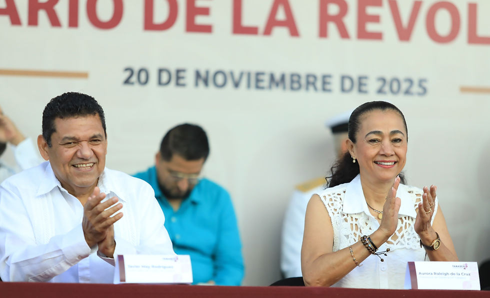 Con la participación de 815 elementos de fuerzas federales y estatales, 2 mil 700 alumnos, 660 deportistas, 566 servidores públicos y 154 charros, transcurrió el desfile que durante unas tres horas recorrió el malecón Carlos A. Madrazo