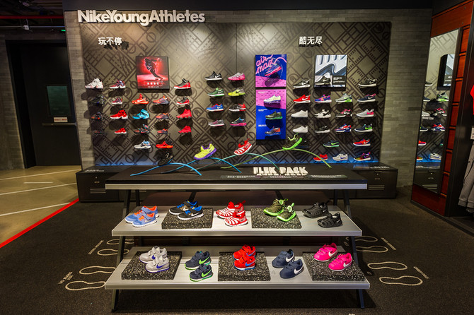 NIKE AIR MAX YOUNG ATHLETES