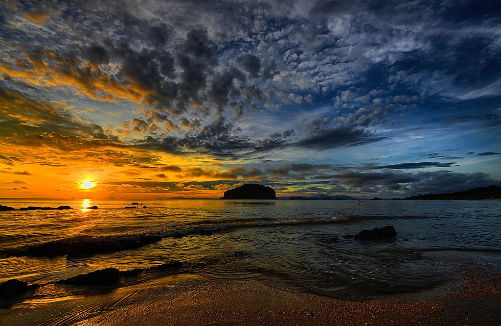 Richly colored sky over calm sea water_edited.jpg