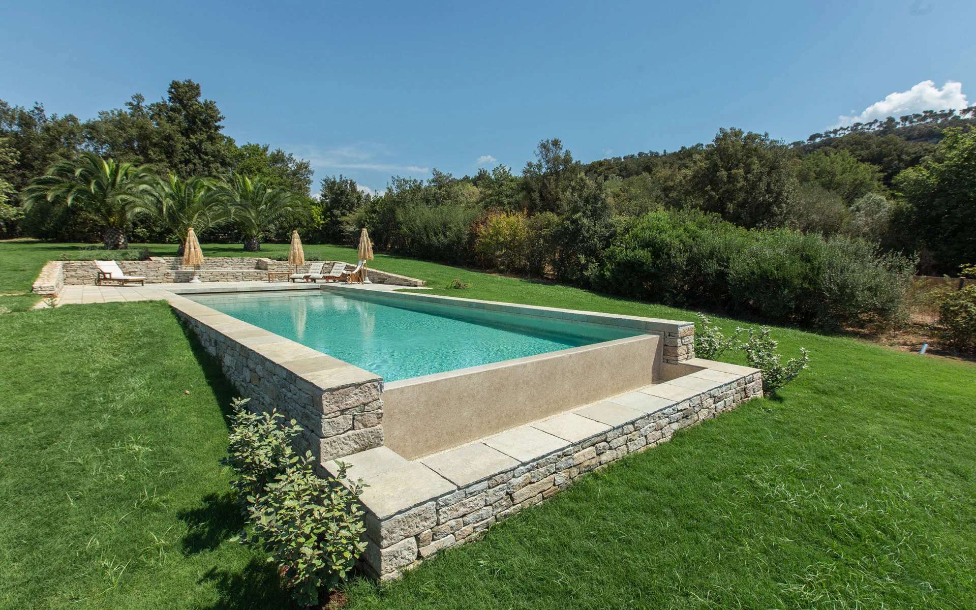 Piscipool.shop: Productos y Materiales para la Reparación, Mantenimiento, Construcción y Decoración de Piscinas.