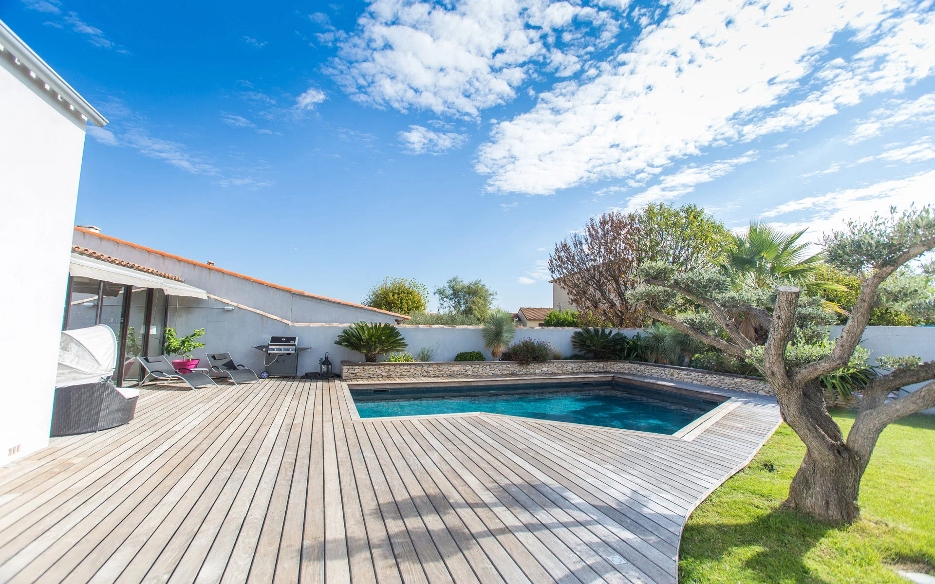 Piscipool.shop: Productos y Materiales para la Reparación, Mantenimiento, Construcción y Decoración de Piscinas.