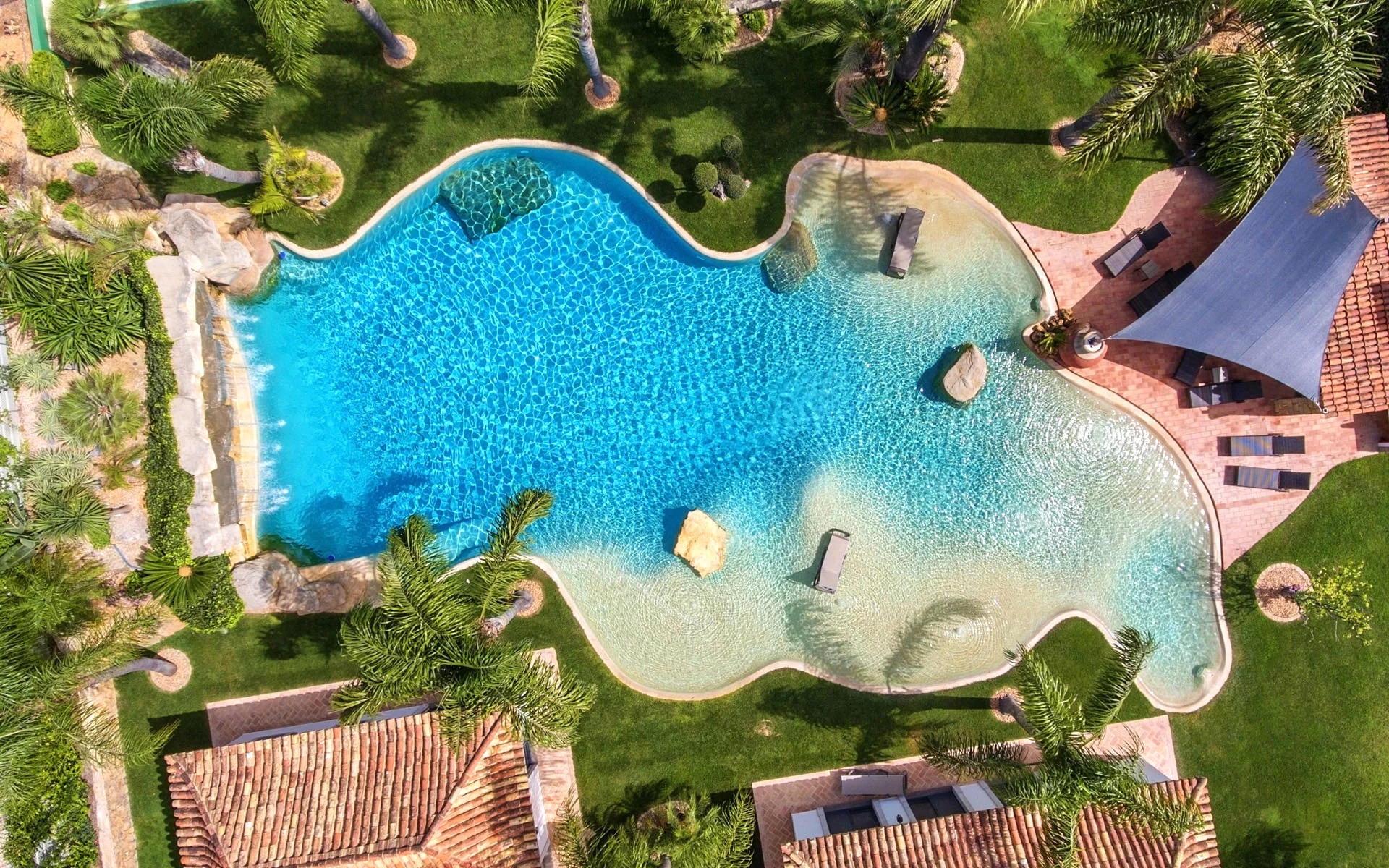 Piscipool.shop: Productos y Materiales para la Reparación, Mantenimiento, Construcción y Decoración de Piscinas.