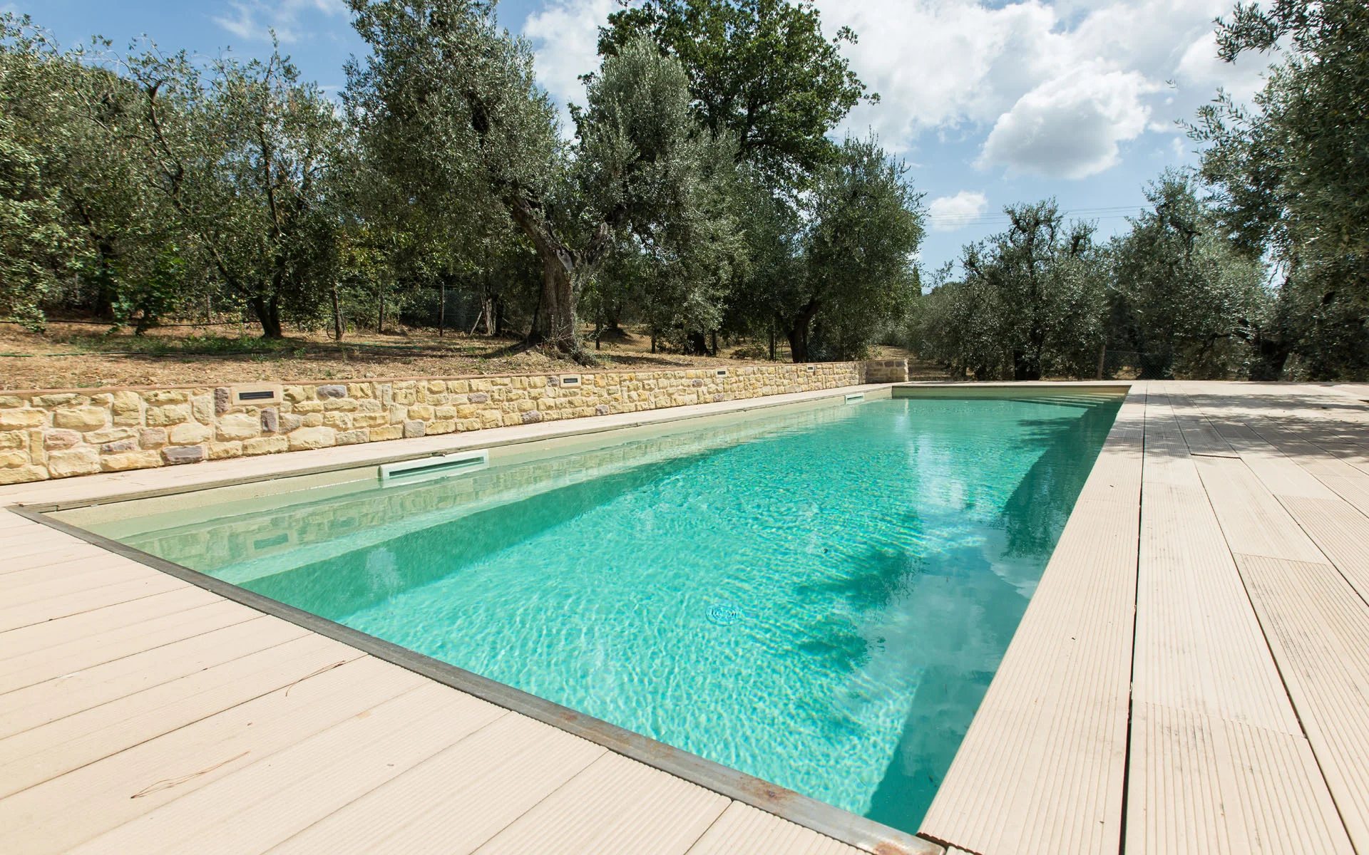 Piscipool.shop: Productos y Materiales para la Reparación, Mantenimiento, Construcción y Decoración de Piscinas.
